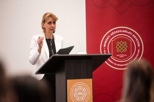 4_az_alkotmanyos_ontudat_erositese_es_a_demokraciara_neveles_2026-2